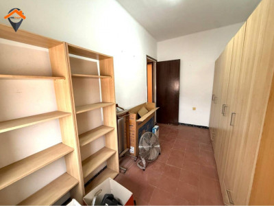 Amplio piso exterior con balcón junto a la Plaza de la Creu de Barberá!!