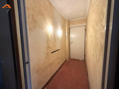 Amplio piso exterior con balcón junto a la Plaza de la Creu de Barberá!!