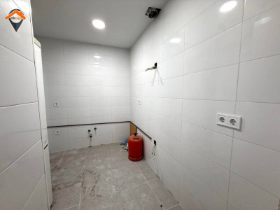 Amplio piso exterior con balcón junto a la Plaza de la Creu de Barberá!!