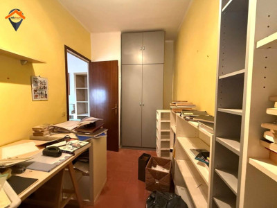 Amplio piso exterior con balcón junto a la Plaza de la Creu de Barberá!!