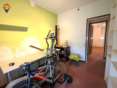 Amplio piso exterior con balcón junto a la Plaza de la Creu de Barberá!!