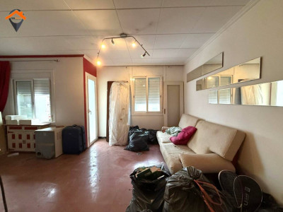 Amplio piso exterior con balcón junto a la Plaza de la Creu de Barberá!!