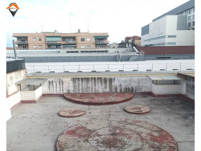 AMPLIO Y SEÑORIAL PISO EN PLENA AVENIDA BARBERÁ!!! 