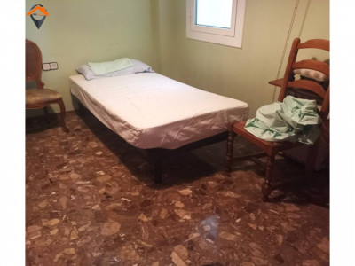 AMPLIO Y SEÑORIAL PISO EN PLENA AVENIDA BARBERÁ!!! 