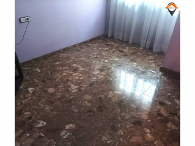 AMPLIO Y SEÑORIAL PISO EN PLENA AVENIDA BARBERÁ!!! 