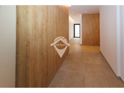 BAJOS DUPLEX INDEPENDIENTE OBRA NUEVA ACABADA EN VENTA EN EL CENTRO DE SANT QUIRZE DEL VALLES