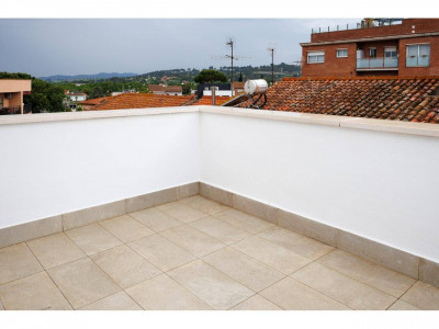 BAJOS DUPLEX INDEPENDIENTE OBRA NUEVA ACABADA EN VENTA EN EL CENTRO DE SANT QUIRZE DEL VALLES