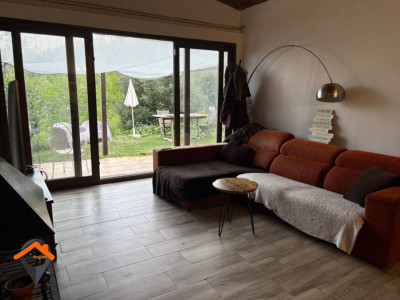 CASA A 3 VIENTOS CON GARAJE Y RODEADA DE NATURALEZA!!!!