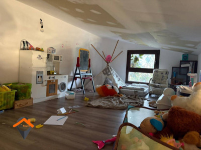 CASA A 3 VIENTOS CON GARAJE Y RODEADA DE NATURALEZA!!!!