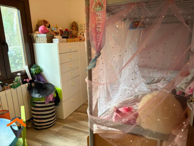 CASA A 3 VIENTOS CON GARAJE Y RODEADA DE NATURALEZA!!!!