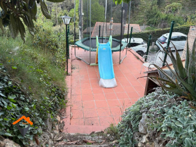 CASA A 3 VIENTOS CON GARAJE Y RODEADA DE NATURALEZA!!!!