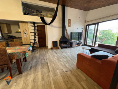 CASA A 3 VIENTOS CON GARAJE Y RODEADA DE NATURALEZA!!!!