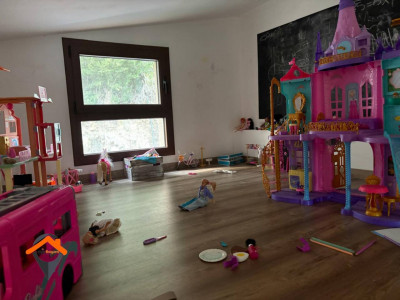 CASA A 3 VIENTOS CON GARAJE Y RODEADA DE NATURALEZA!!!!