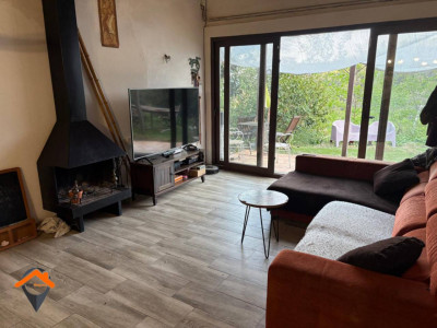 CASA A 3 VIENTOS CON GARAJE Y RODEADA DE NATURALEZA!!!!