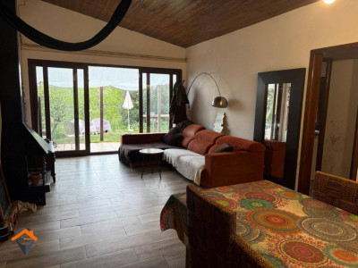 CASA A 3 VIENTOS CON GARAJE Y RODEADA DE NATURALEZA!!!!