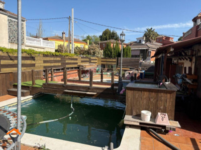 CASA A 4 VIENTOS CON PISCINA!!!!