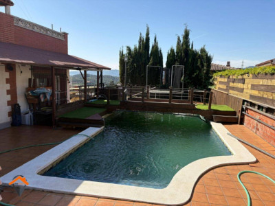 CASA A 4 VIENTOS CON PISCINA!!!!