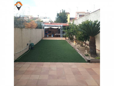 CASA ADOSADA CON JARDÍN Y GARAJE EN EL CASCO ANTIGUO DE CASTELLAR DEL VALLÉS!!!