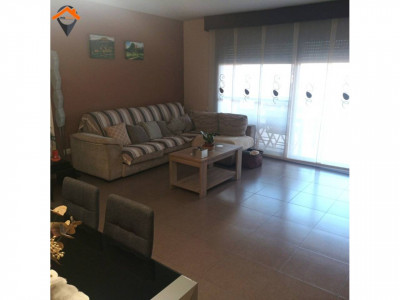 CASA ADOSADA CON JARDÍN Y GARAJE EN EL CASCO ANTIGUO DE CASTELLAR DEL VALLÉS!!!