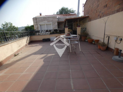 CASA CANTONERA CON GARAJE Y LOCAL EN EL CENTRO DE SANT QUIRZE DEL VALLES
