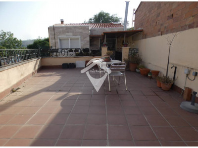 CASA CANTONERA CON GARAJE Y LOCAL EN EL CENTRO DE SANT QUIRZE DEL VALLES