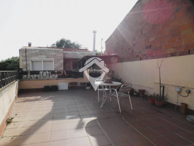 CASA CANTONERA CON GARAJE Y LOCAL EN EL CENTRO DE SANT QUIRZE DEL VALLES