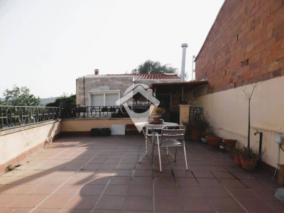 CASA CANTONERA CON GARAJE Y LOCAL EN EL CENTRO DE SANT QUIRZE DEL VALLES
