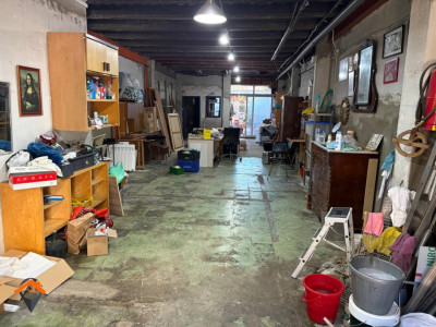 CASA CON 2 GARAJES DE 80M2 CADA UNO, PATIO Y TERRAZA!!!