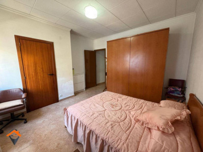 CASA CON 2 GARAJES DE 80M2 CADA UNO, PATIO Y TERRAZA!!!