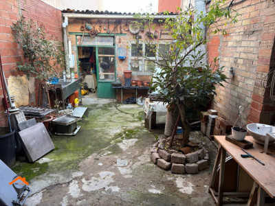 CASA CON 2 GARAJES DE 80M2 CADA UNO, PATIO Y TERRAZA!!!