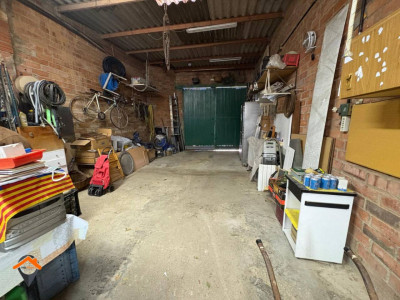 CASA CON 2 GARAJES DE 80M2 CADA UNO, PATIO Y TERRAZA!!!