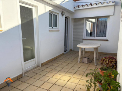 CASA CON 2 GARAJES DE 80M2 CADA UNO, PATIO Y TERRAZA!!!