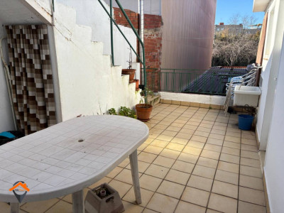 CASA CON 2 GARAJES DE 80M2 CADA UNO, PATIO Y TERRAZA!!!
