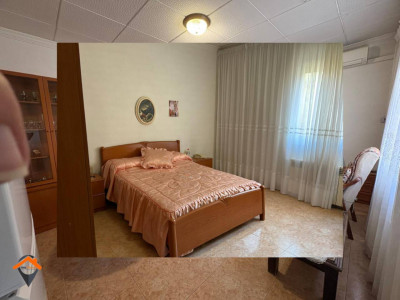 CASA CON 2 GARAJES DE 80M2 CADA UNO, PATIO Y TERRAZA!!!