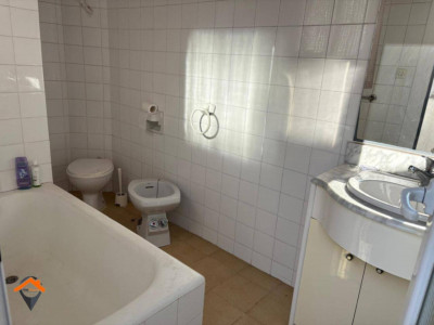 CASA CON 2 GARAJES DE 80M2 CADA UNO, PATIO Y TERRAZA!!!