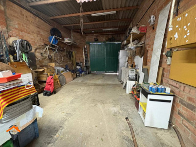 CASA CON 2 GARAJES DE 80M2 CADA UNO, PATIO Y TERRAZA!!!