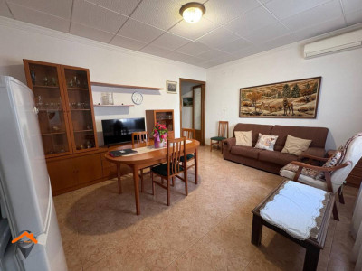 CASA CON 2 GARAJES DE 80M2 CADA UNO, PATIO Y TERRAZA!!!