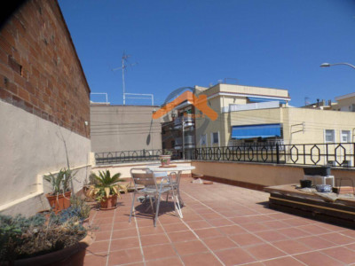 CASA CON GARAJE Y LOCAL EN EL CENTRO DE SANT QUIRZE DEL VALLÉS!!!