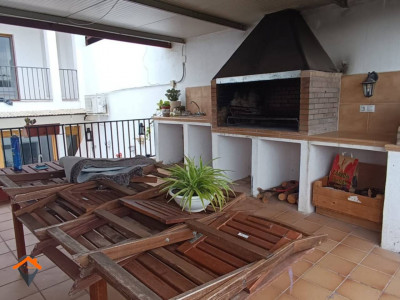 CASA CON PATIO A PIE DE COMEDOR , TERRAZA CON VISTAS, BUHARDILLA Y GARAJE!!!