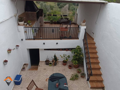 CASA CON PATIO A PIE DE COMEDOR , TERRAZA CON VISTAS, BUHARDILLA Y GARAJE!!!
