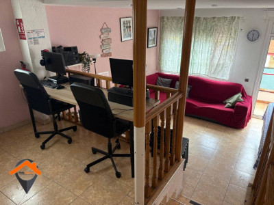 CASA CON PATIO DE 20M2 CON GARAJE!!! 
