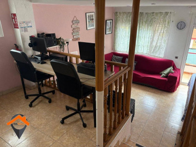 CASA CON PATIO DE 20M2 CON GARAJE!!! 