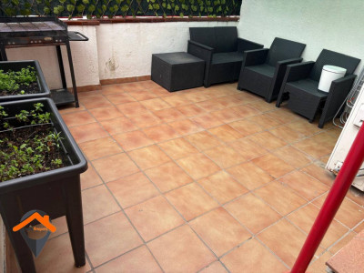 CASA CON PATIO DE 20M2 CON GARAJE!!! 