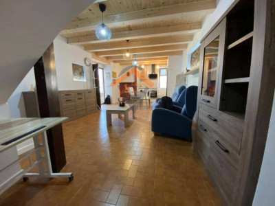 CASA ESQUINERA CON PATIO EN PLENO CENTRO DE SANT FELIU DEL RACÓ!!