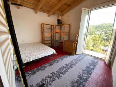 CASA ESQUINERA CON PATIO EN PLENO CENTRO DE SANT FELIU DEL RACÓ!!