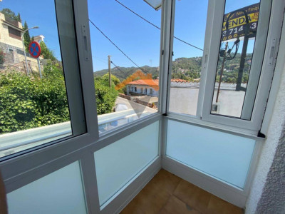CASA ESQUINERA CON PATIO EN PLENO CENTRO DE SANT FELIU DEL RACÓ!!