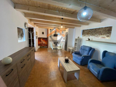 CASA ESQUINERA CON PATIO EN PLENO CENTRO DE SANT FELIU DEL RACÓ!!