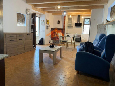 CASA ESQUINERA CON PATIO EN PLENO CENTRO DE SANT FELIU DEL RACÓ!!