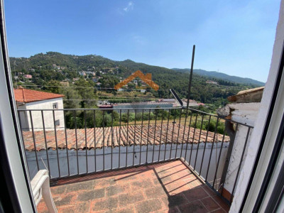 CASA ESQUINERA CON PATIO EN PLENO CENTRO DE SANT FELIU DEL RACÓ!!