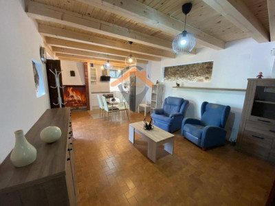 CASA ESQUINERA CON PATIO EN PLENO CENTRO DE SANT FELIU DEL RACÓ!!